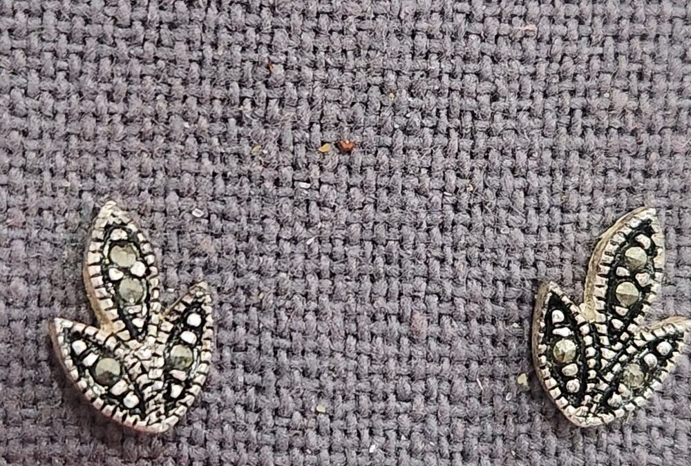 Vintage Black Silver Rhinestone Leaf Design Stud Earrings
